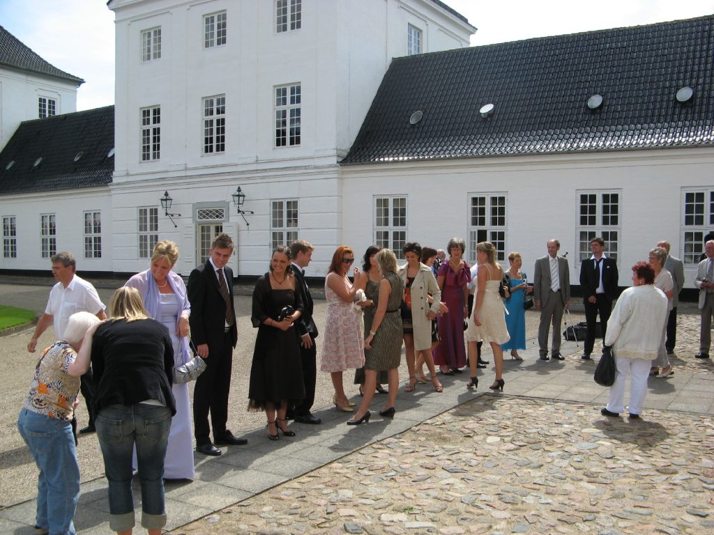 Gæsterne ankommer til Gråsten Slotskirke